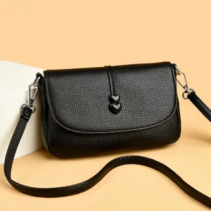 Borsa a tracolla in pelle nera con bottoni a cuore doppi ed elegante borsa da donna vista principale