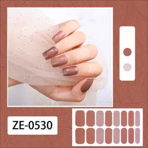 Autocollants d'ongles unis et pailletés, élégant set de manucure de 16 pièces pour tous les jours.