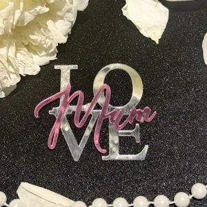 Διπλό ακρυλικό LOVE Mum topper τούρτας, ασημένιος καθρέφτης και ροζ σχεδίαση.