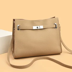 Sac à bandoulière en cuir classique avec fermoir tourniquet, sac élégant pratique.