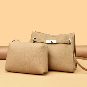 Ensemble de sacs à main en cuir élégants pour femmes, cabas classique avec fermoir.