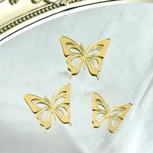 Goldene Acryl Schmetterling Tortenaufsatz Detailansicht, Spiegeloberfläche Display.