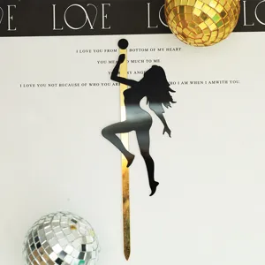 Délicate décoration de gâteau danseuse de pole dance, design silhouette élégant.