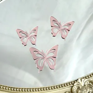 Roségold Spiegel Acryl Schmetterling Tortenaufsatz Detail, glänzende handwerkliche Deko.