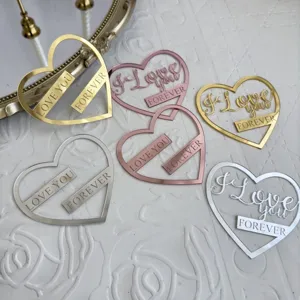 Lot de toppers de gateau en acrylique en coeur, design d'amour, ideal pour decorer la fete.