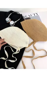 Handgemachter Strohhut für Damen, atmungsaktiver Sommer Sonnenschutz Eimerhut mit stilvollen Bändern.