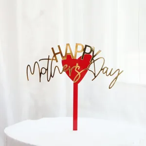 Topper de tarta de acrílico para el día de la madre con letras doradas y corazón.