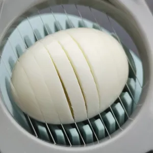 Coupe-œufs en fil d'acier inoxydable pour œufs durs, fruits et aliments mous utiles.