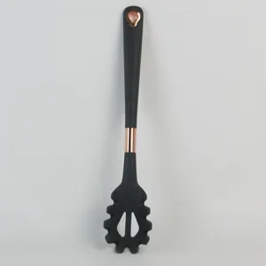 Silicone pasta server detail view, heat-resistant black spaghetti spoon closeup display.
