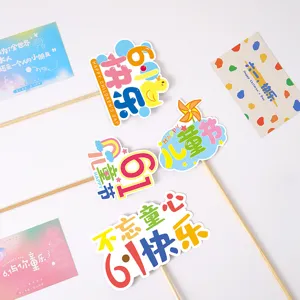 Decoración de pastel para fiesta infantil, adornos de papel colorido con palitos de madera.