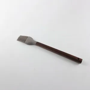 Pinceau de cuisine en silicone avec manche en bois, pinceau à pâtisserie résistant à la chaleur détail.