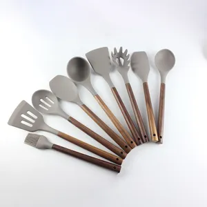 Ensemble d'ustensiles de cuisine en silicone avec spatule en bois vue détaillée