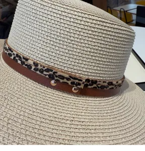 Sombrero de paja mujer verano playa protección solar copa plana con banda de leopardo