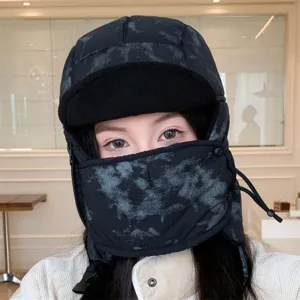Caldo cappello invernale da donna con maschera facciale integrata e paraorecchie antivento.