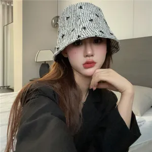 Chapeau bob en tweed noir et blanc avec de jolis détails de nœuds, protection solaire.