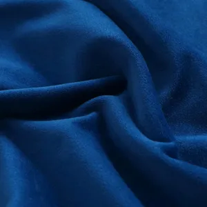 Bellissimo dettaglio in tessuto velluto blu scuro per federa cuscino, consistenza felpata.