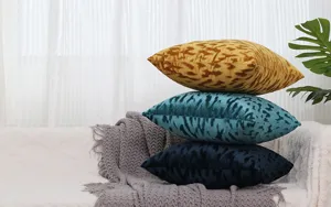 Housse de coussin en velours au motif de vague minimaliste nordique, taie d'oreiller élégante.