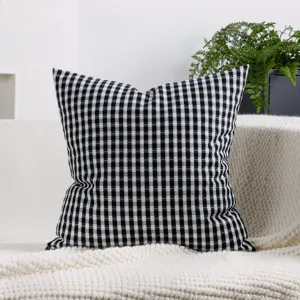 Fodera per cuscino a quadretti nero e bianco, classica federa per divano per decorazioni.