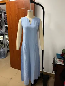 Women casual solid color sleeveless V-neck long dress with pockets for summer daily wear