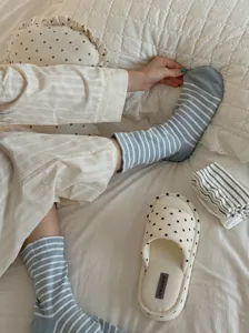 Comode calze a tubo medio rigate, cotone traspirante primavera estate abbigliamento casual.