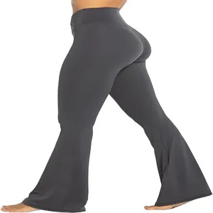 Detailansicht dunkelgrauer Schlag-Yogahose mit hohem Bund, figurbetont und Po-Lifting-Design.