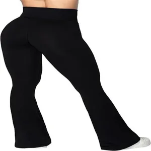 Nahaufnahme der Passform, hoher Bund und Schlag-Silhouette von Damen Yogahosen.