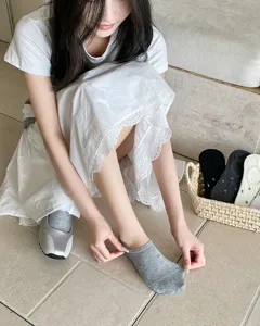 Women's summer ultra-thin mesh breathable floral boat socks, cute shallow cut design for daily wear.