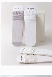Detailansicht von Damen Sommer dünnen einfarbigen Slouch Socken, atmungsaktives Mesh Design.