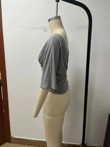 Süsses sexy V-Ausschnitt Fledermausärmel Taillenkurzes Damen-Top in Grau, Detailansicht.