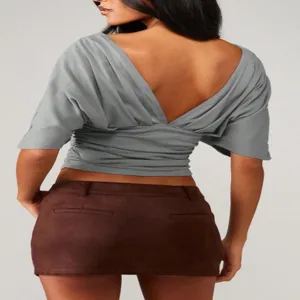 Graues V-Ausschnitt Fledermausärmel Crop-Top Rückendetail, stilvolle Sommerkleidung.
