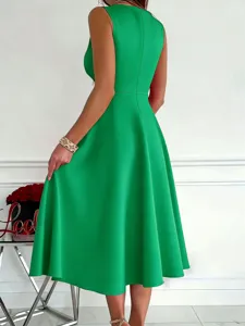 Sleeveless V-neck green midi dress, elegant casual flared evening party gown for women.