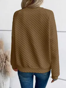 Women casual quilted long sleeve sweatshirt solid color autumn daily wear back view detail.