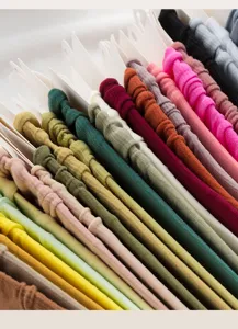 Calcetines de tubo medio de color caramelo para mujer delgados transpirables apilados sólidos