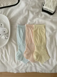 Summer ultra-thin mesh short socks detail, breathable pastel knit ankle socks for women.