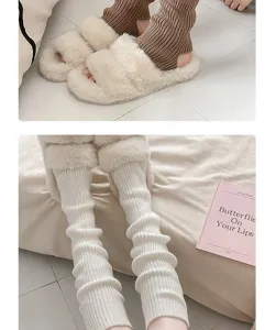 Détail de guêtres en tricot douillettes et chaussons moelleux, style de chaussette d'hiver.