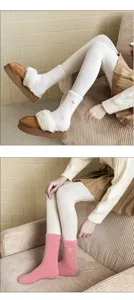 Cómodos calcetines de felpa de invierno suaves y cálidos para mujer con bonito bordado de lazo
