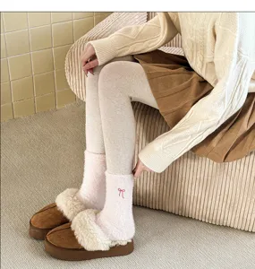 Calcetines de felpa de invierno cálidos para mujer con lazo bonito, suaves y cómodos para el hogar.