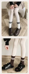 Chaussettes mi-mollet épaisses et chaudes en polaire vison pour femme, détail rayé tendance.