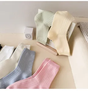 Calcetines de tubo medio de algodón acanalado liso para mujer, transpirables para verano.