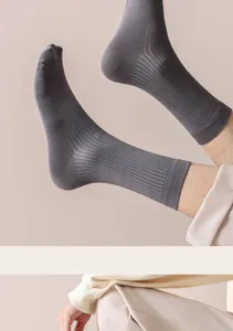 Men's dark grey ribbed crew socks, classic cotton casual business dress socks for daily wear.