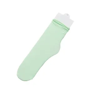 Calcetines de mujer verde menta liso finos transpirables calcetines apilados vista principal