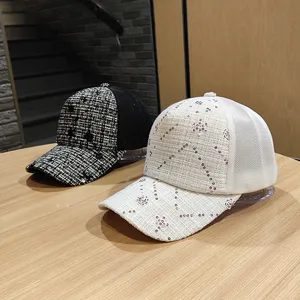 Cappellino da baseball traspirante in rete donna tweed paillettes visiera curva sole moda chic