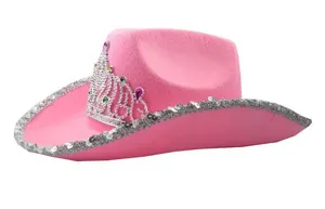 Rosa Filz-Cowboyhut mit funkelnden silbernen Paillettenkrempe und Kristallkronendetail.