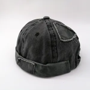 Gorra docker de algodón lavado retro vista detalle, sombrero sin ala vintage estilo urbano.