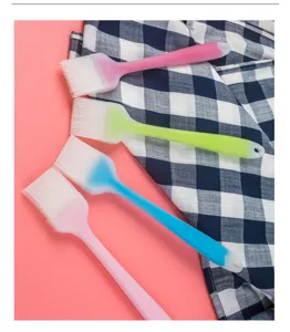 Grande set di pennelli da cucina in silicone traslucido per cottura, pasticceria e barbecue.