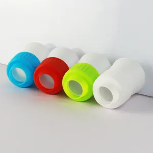 Petit convertisseur de douille à pâtisserie, vue détaillée d'outils de cuisson en plastique.