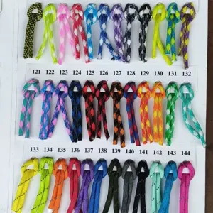 Λεπτομέρεια δείγματος paracord με διάφορα πλεγμένα σχέδια σχοινιών και αριθμούς από 121 έως 144.