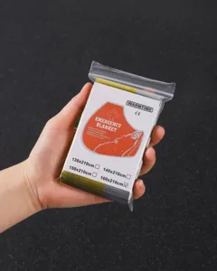Manta de emergencia impermeable portátil y saco de dormir térmico para acampar al aire libre.