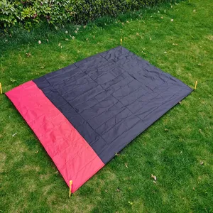 Wasserdichte Outdoor-Camping-Picknickmatte, tragbare Falt-Stranddecke mit Heringen.