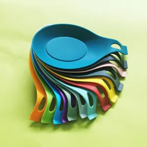 Set di poggiacucchiaio in silicone multicolore supporto per utensili resistente al calore.